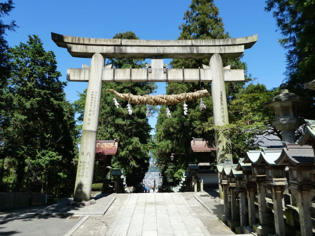 宝山寺の鳥居