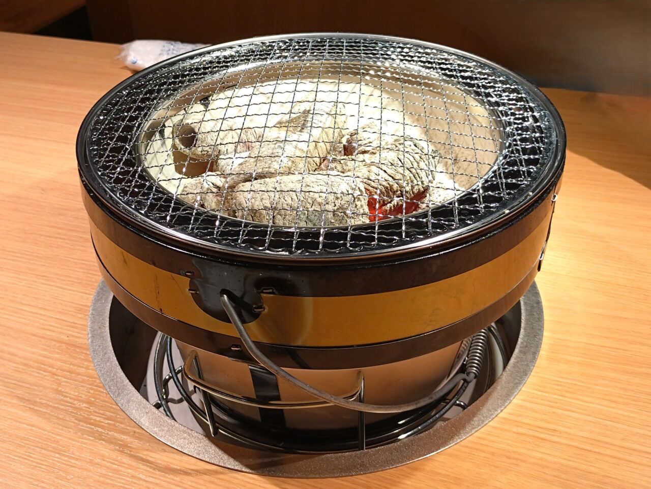 炭火焼肉鶴兆生駒店の七輪