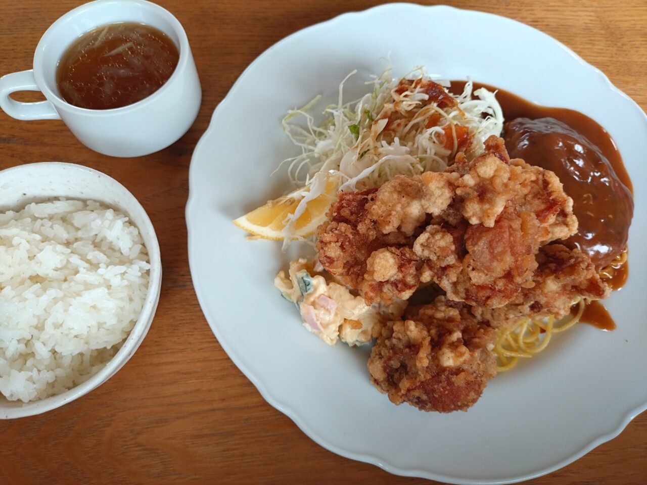 洋食よだれ道のからあげハンバーグセット