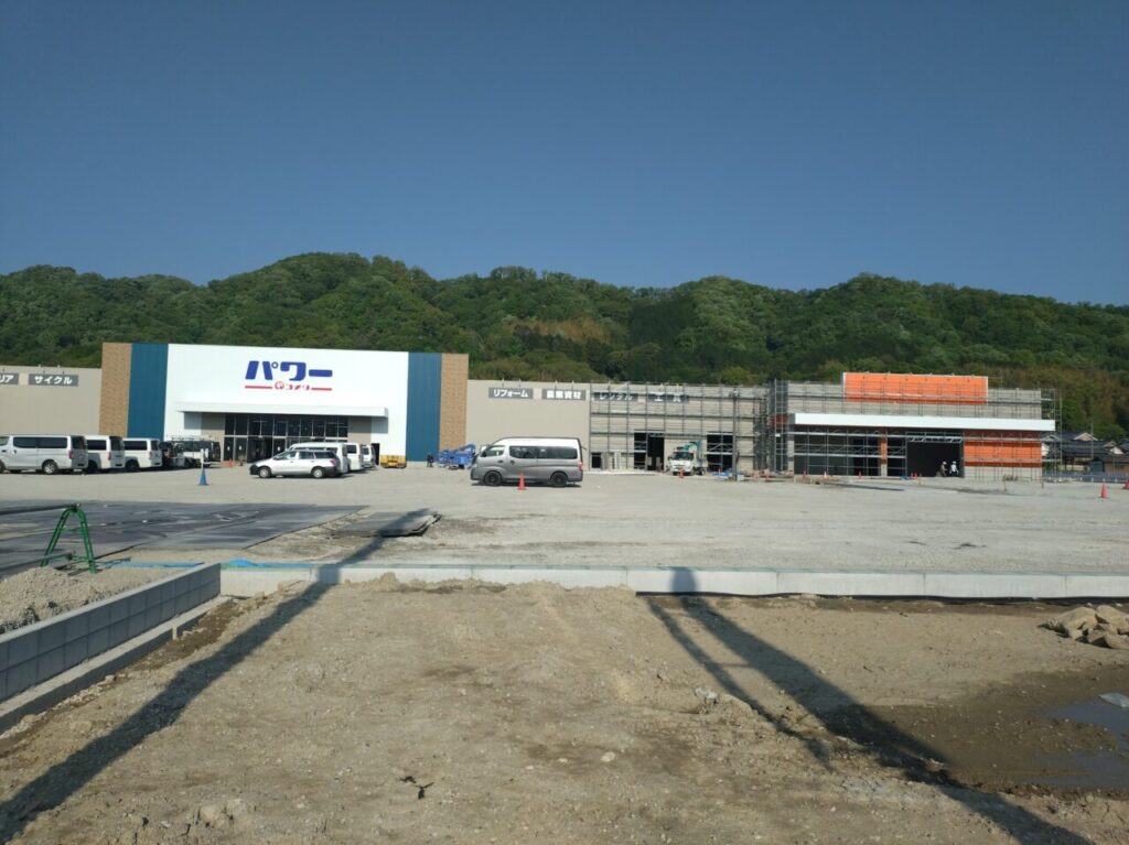 コメリパワー平群店建設中