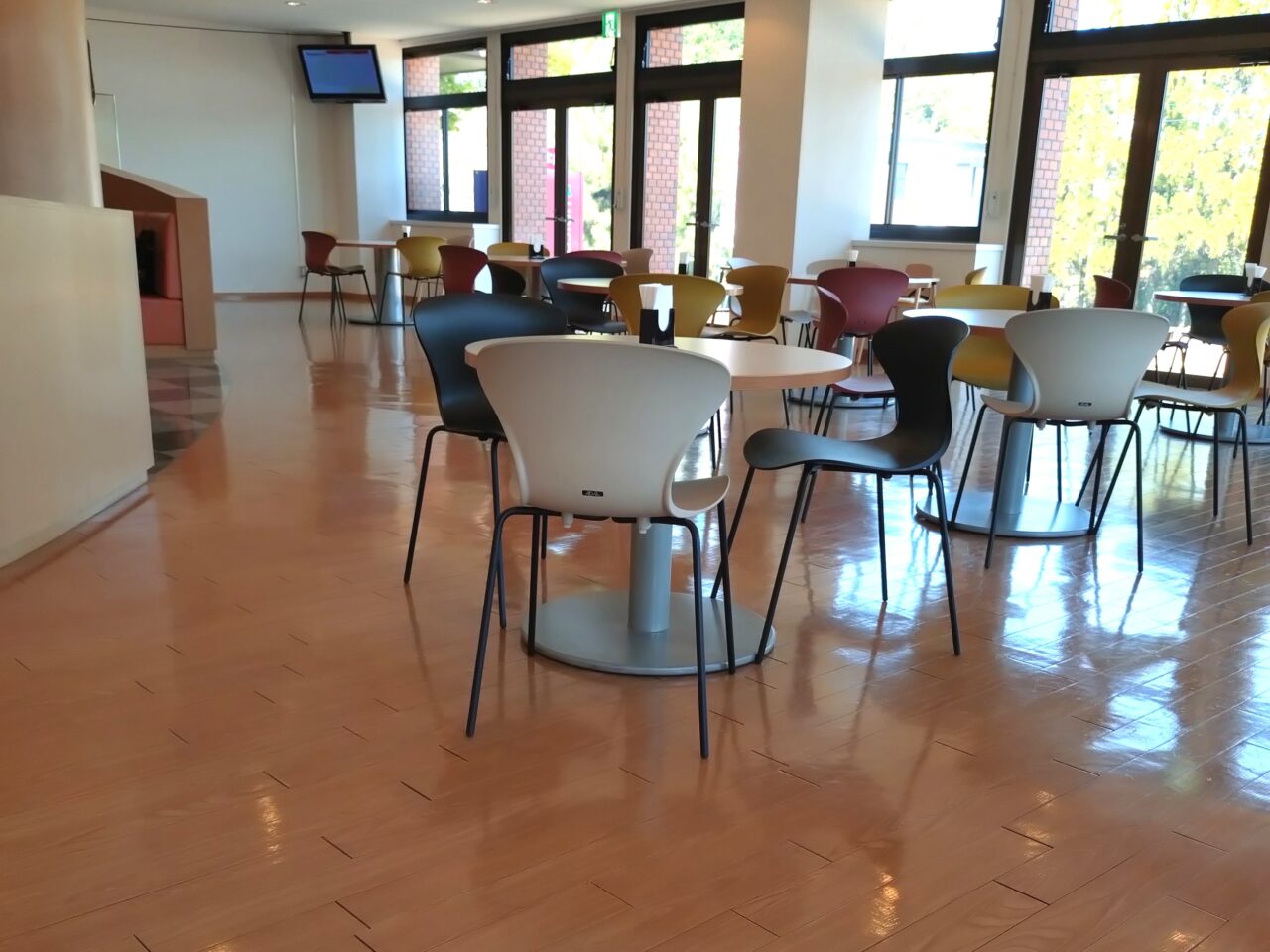 いんくるれすとらんの店内のようす