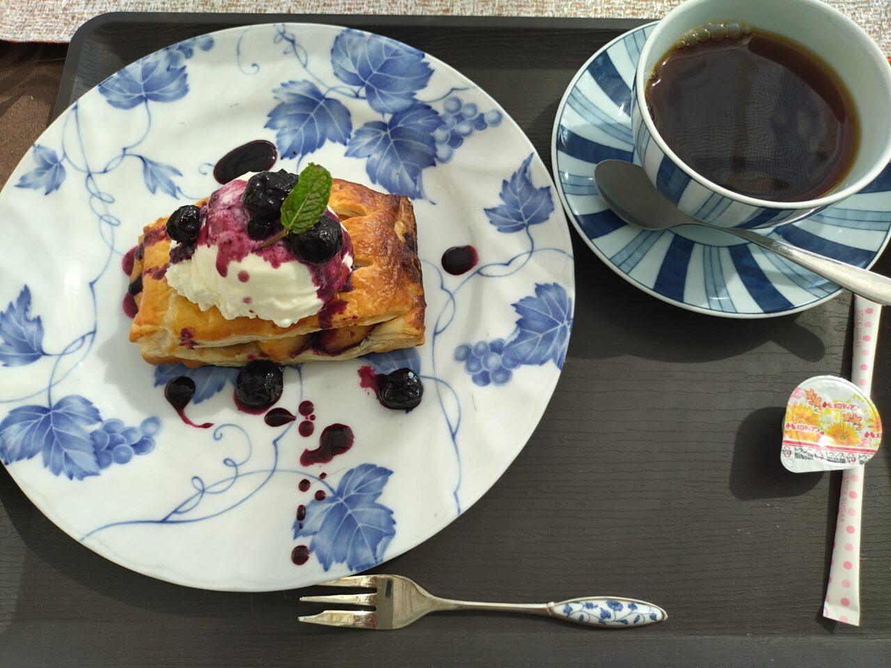 Cafeふろーらむでのアップルパイとコーヒー