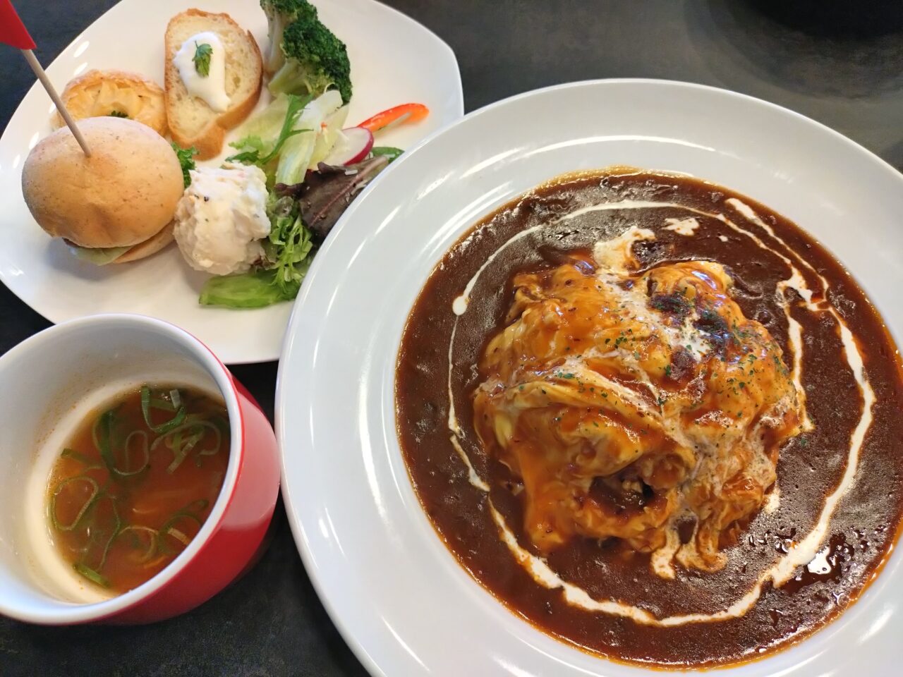 Secret Base JO-9, cafe　ハッシュドオムライス