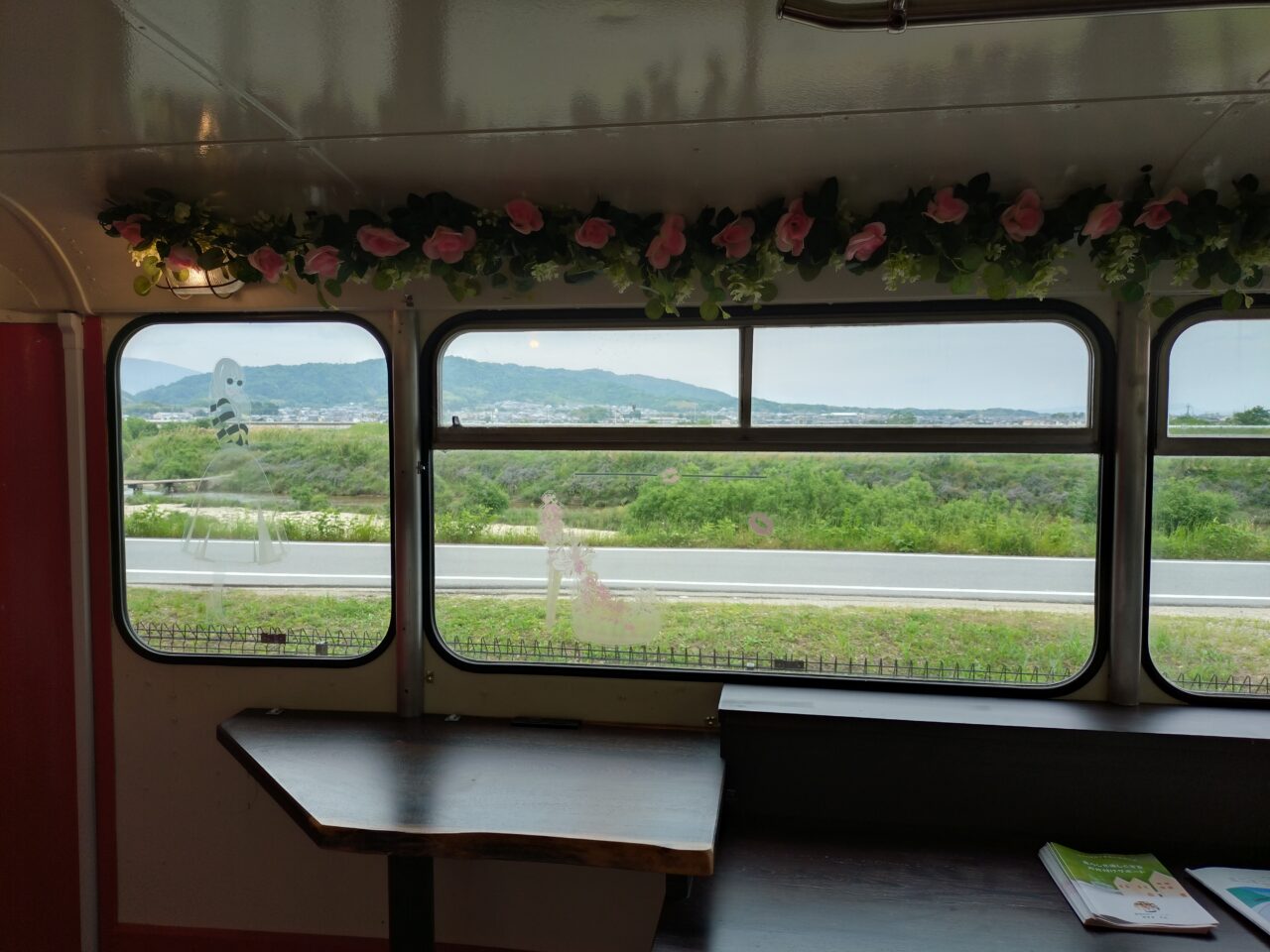 Secret Base JO-9, cafe