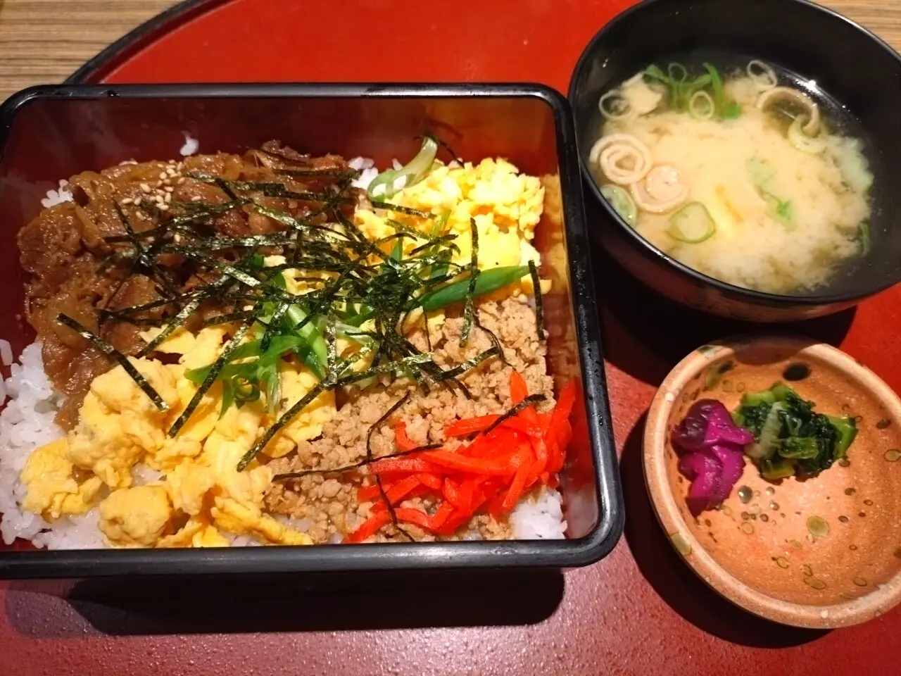 和洋創作居酒屋カルメシ茶屋　日替わりお重