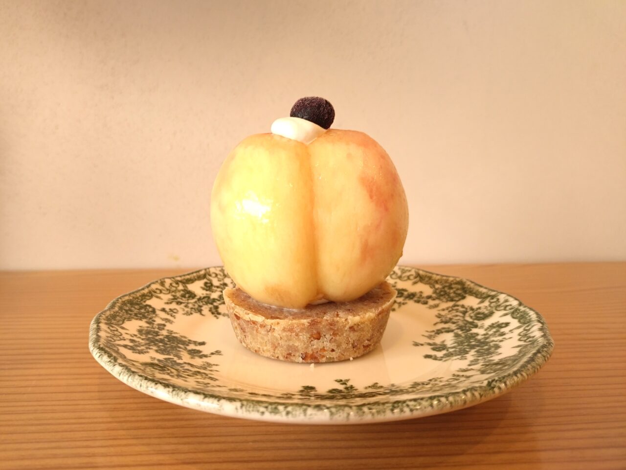 soara organic cafe　まるごと桃タルト
