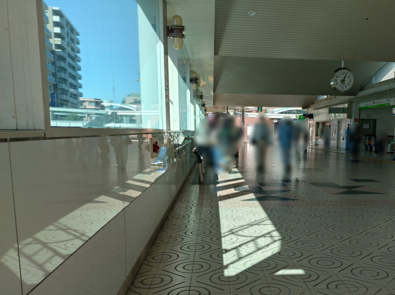 生駒駅中央改札前