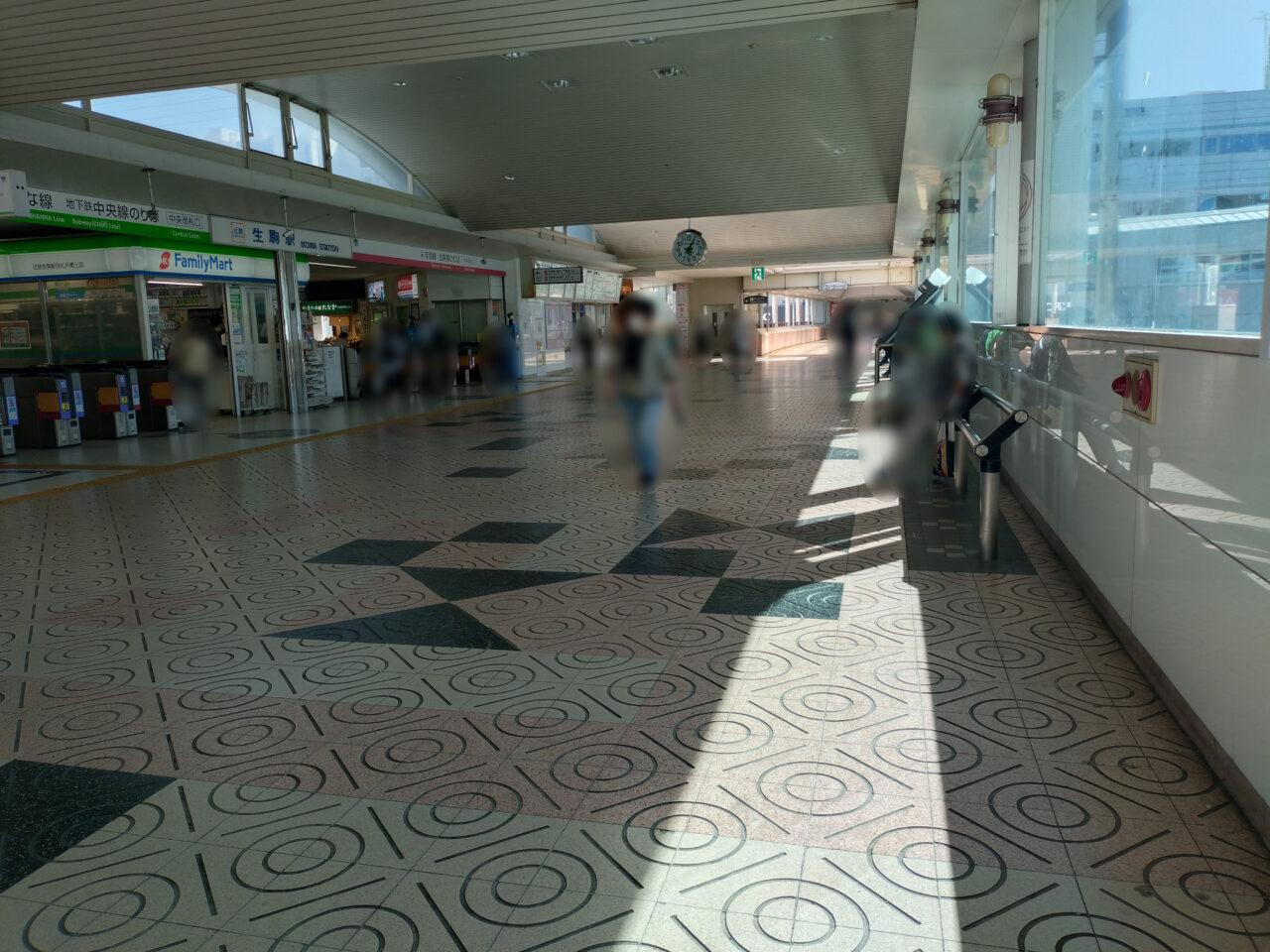 生駒駅中央改札前
