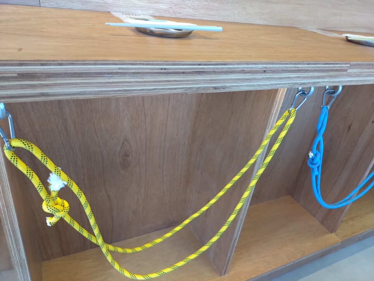 つばめスタンド