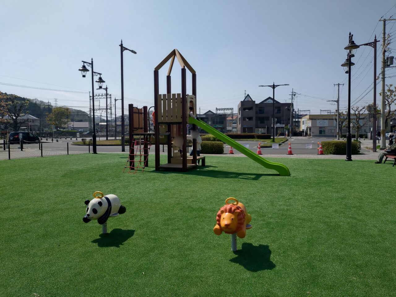 二上駅前芝生広場