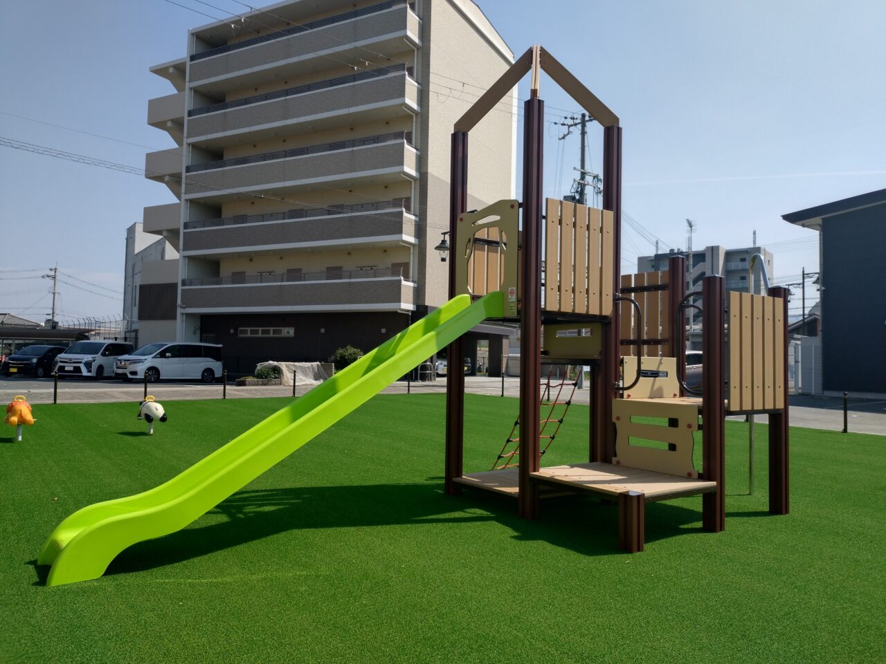 二上駅前芝生広場