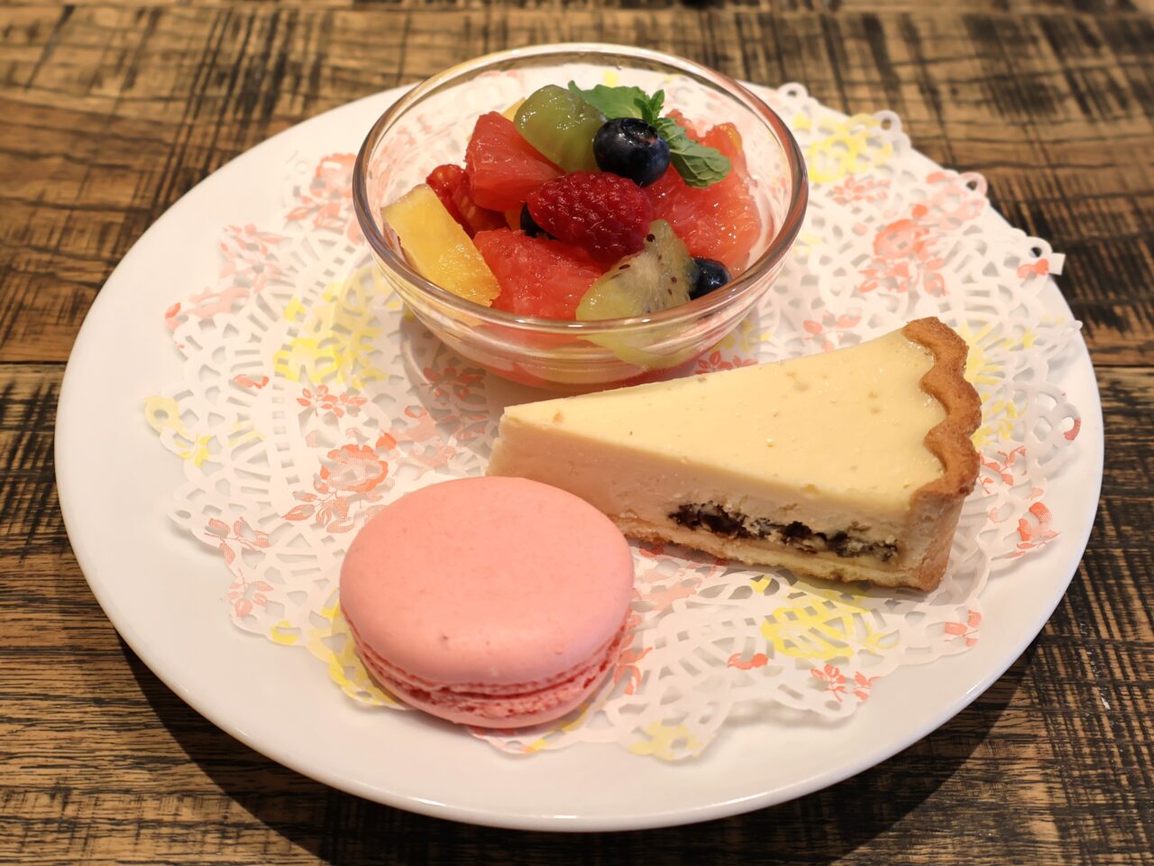 フルーツたっぷりアフタヌーンティー